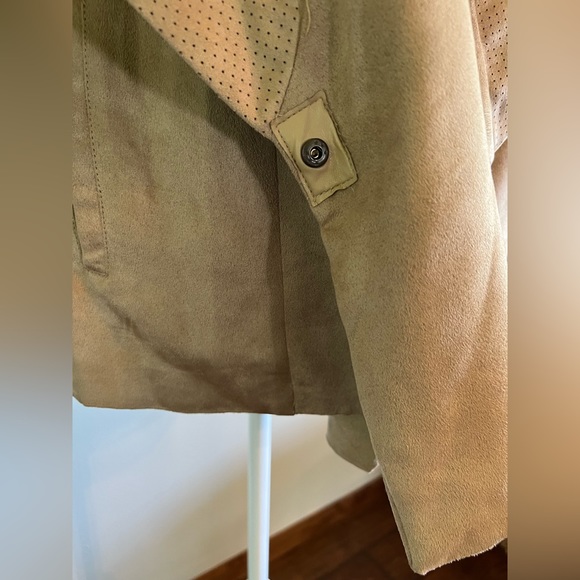 Kut from the Kloth Women’s XL Tan Wrap Vest with Pockets - Picture 8 of 11